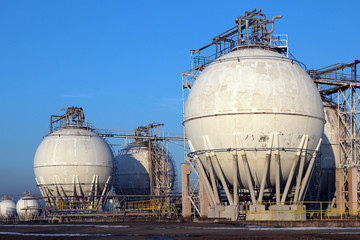 crude oil storage tanks in oil refinery backyard