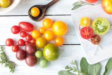 frische bunte Tomaten Tisch Top View 