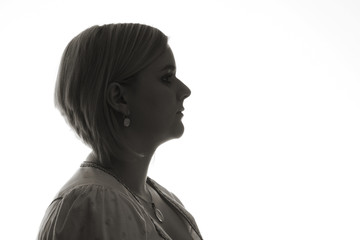 Profilansicht eoner jungen Frau