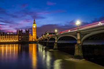 Obraz premium Houses of Parliament, Big Ben and Westminster at sunset.