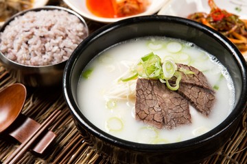 seolleongtang. Ox Bone Soup .