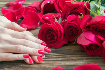 red nail manicure with red roses around
