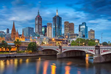 Poster Stad Melbourne. Stadsbeeld van Melbourne, Australië tijdens twilight blue hour. © rudi1976