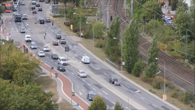 Verkehr auf Stra&szlig;e in Stadt