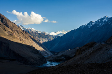 Fototapeta premium View of stunning mountains along the Karakoram Highway in western China and northern Pakistan