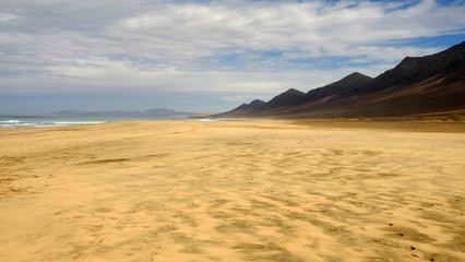 Fototapeta na wymiar View on the beach Cofete on the Canary Island Fuerteventura, Spain.