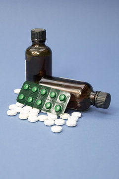 Tropfen und Tabletten