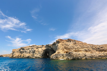Fototapeta na wymiar Seascape with beautiful blue water