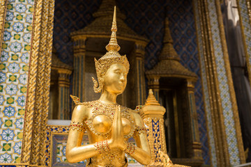 statues at grand palace