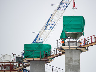 Fototapeta premium Builders working on the construction of a large building
