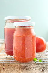 Tomatensaft im Einmachglas