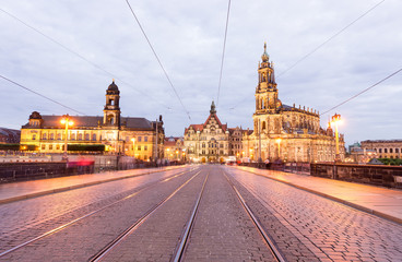 Fototapeta premium Dresden Augustusbrucke and Neustadt after sunset