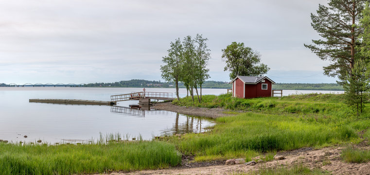 Vacker bel&auml;gen vedeldad bastu