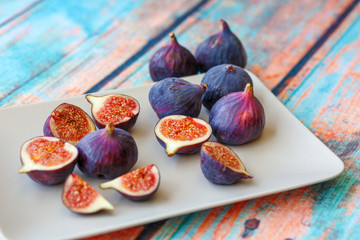 figs on on tree surface
