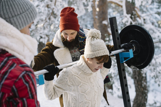 People bobbing with barbell