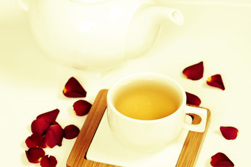 Fototapeta na wymiar Hot tea in white cup and teapot