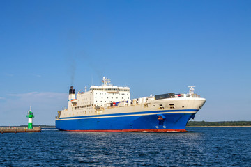 Schiffe Hafen Lübeck-Travemünde