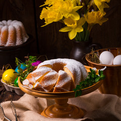 Fototapeta na wymiar easter eggs and daffodils