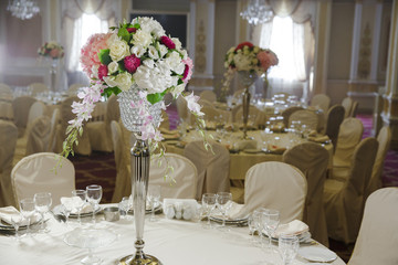 flower arrangement white tablecloth