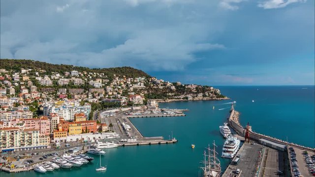 Time lapse par temps nuageux du port de la ville de Nice, France French Riviera