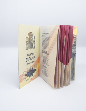 pasaporte horizontal fondo blanco