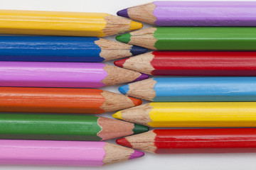 clasp the zip of colored pencils