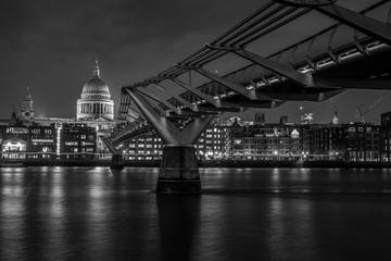 Fototapeta na wymiar London Skyline at night.