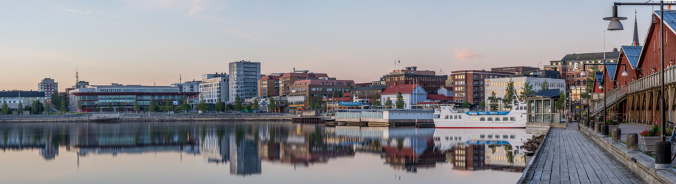 Vy &ouml;ver Norra hamnen i Lule&aring; fotat fr&aring;n hamnmagasinen