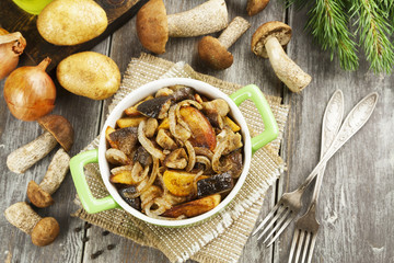 Fried potatoes with mushrooms