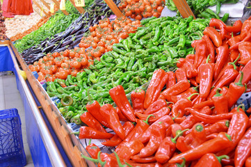 Sale of fruits and vegetables at grocery stores and grocery stores

