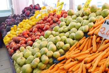 Sale of fruits and vegetables at grocery stores and grocery stores

