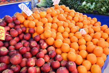Sale of fruits and vegetables at grocery stores and grocery stores

