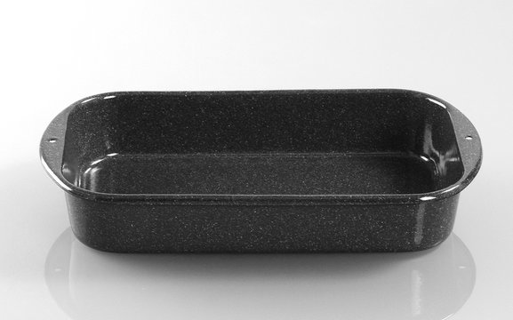 Empty Enamel Baking Dish Cakes