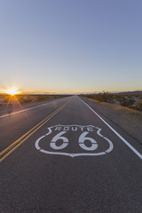 Route 66 Pavement Sign Désert Coucher de Soleil