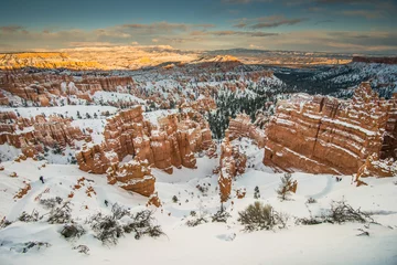 Papier Peint photo Canyon Hoodoos Covered in Winter Snow During Sunset in Bryce Canyon National Park, Utah
