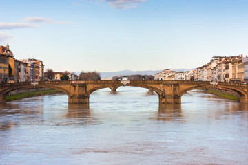 Fototapeta premium River Arno and famous bridge