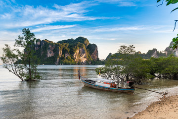 Die Boote von Railay East in Krabi