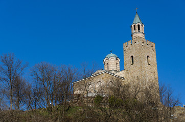 Fototapeta na wymiar Tsarevets Hill and the Patriarchal church in Veliko Tarnovo, Bulgaria