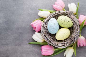 Obraz na płótnie Canvas Spring greeting card. Easter eggs in the nest. Spring flowers tulips.