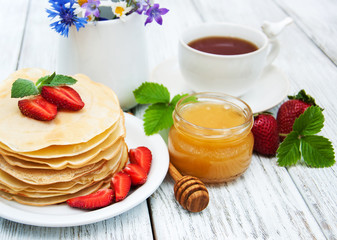 pancakes with strawberries