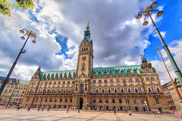 Fototapeta na wymiar Exterior view of the town hall of Hamburg