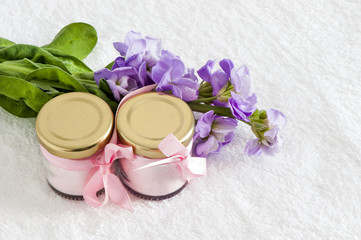 Obraz na płótnie Canvas jars of natural powder pink