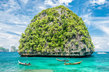 Belle île inhabitée en Thaïlande