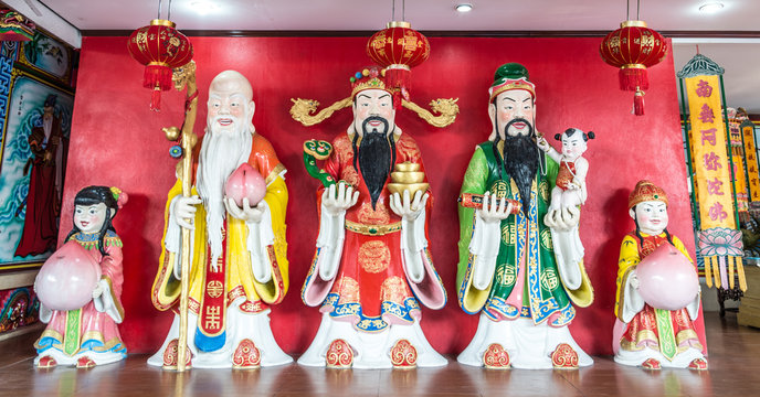 Dynasty Chinese temple sculptures