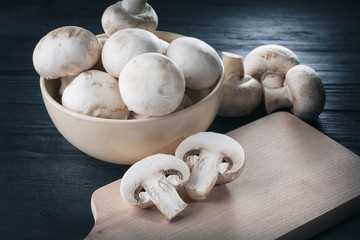 Fresh raw champignons