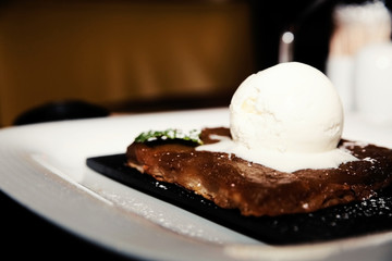 apple pie with a scoop of ice cream