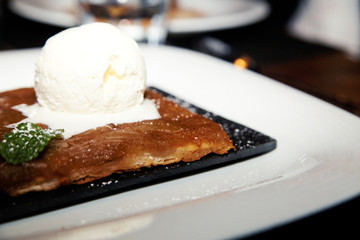 apple pie with a scoop of ice cream