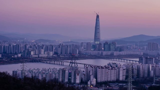 한국. 서울 올림픽대교가 보이는 저녁부터 밤까지의 타임랩스