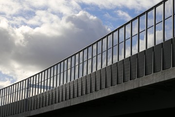 Autobahnbrücke Geländer Lärmschutzwand