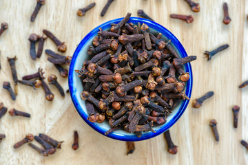 Dry cloves